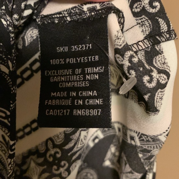 Black and white printed blouse size large. Worn once. - Picture 4 of 4